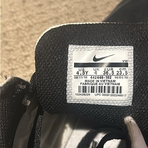 Nike 6.0 Shoes - Size 4.5Y - Picture 2 of 2